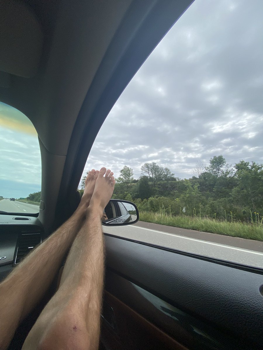 timmyboy0915's tweet photo. ZB blasting
Windows down
Haven’t stopped thinking about this STL girl
Omw to drink a beer
#SillySaturday https://t.co/zg98A6y4Ns