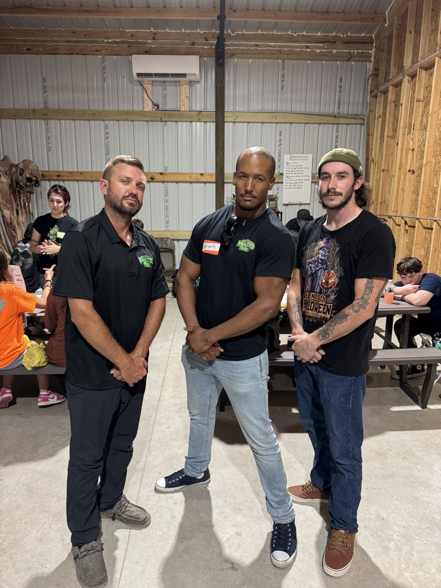 ByronSaxton's tweet image. A summer camp dedicated to the haunted house world is such a fun and innovative concept to me. Thank you @sirhenryhaunt for inviting me to your 2nd annual camp. Had an amazing experience helping to teach Scare Acting 101! 👻