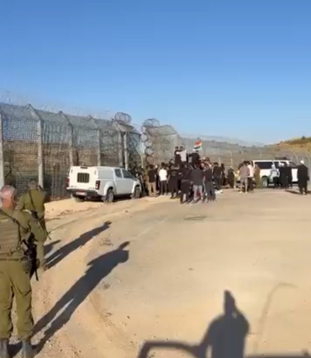 🇮🇱🇸🇾 JUST IN: 2,000 Israeli Druze Ready to Intervene

Kann News reports 2,000 Israeli Druze, former members of the IDF, announced they will join the war in Syria if atrocities against the Druze there continue.

Israeli Druze already breached the border with Syria a few days ago.