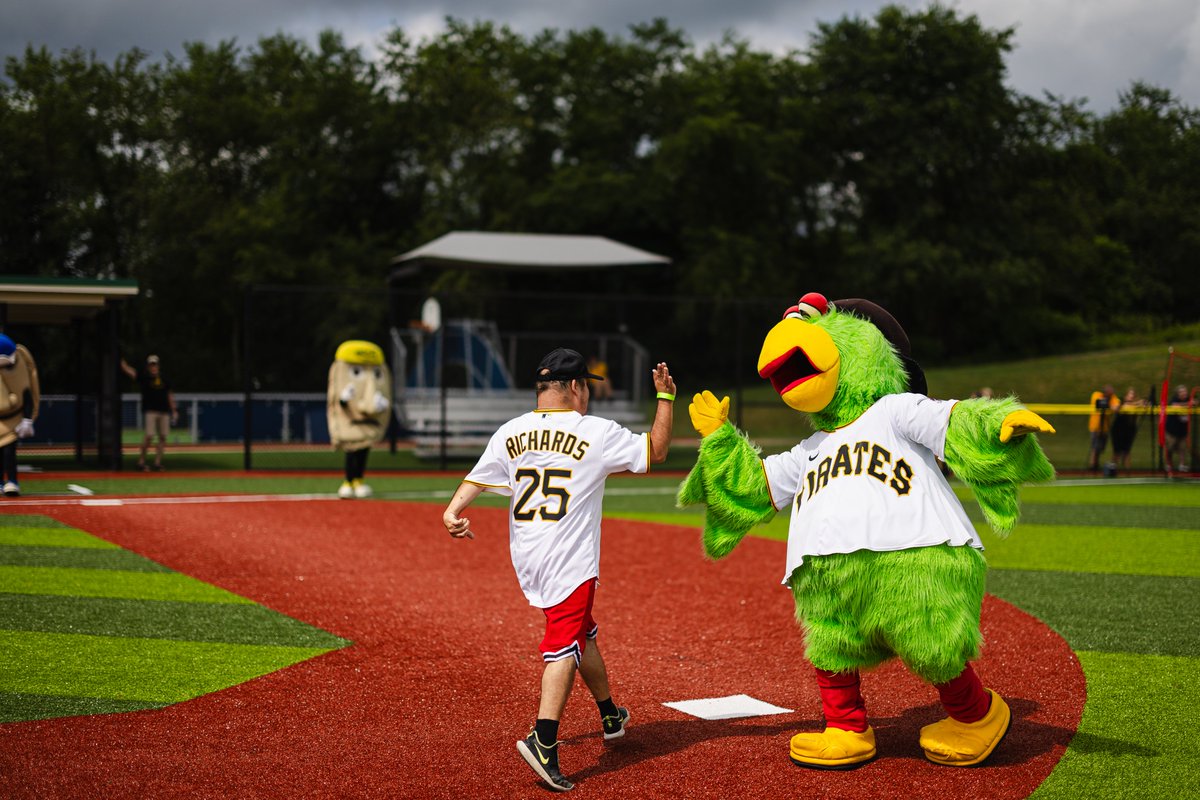 Today, I had an amazing time at the Miracle League Fantasy Camp for 45 athletes from Miracle League of Western PA! I had so much fun playing baseball with all of my new friends! 🫶