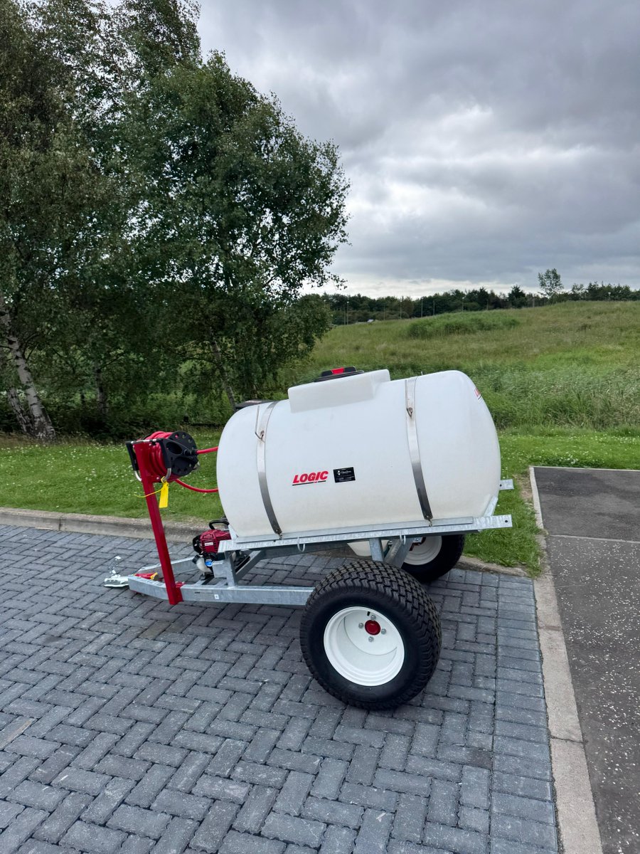 💮Keeping Summer Blooms Thriving with Logic’s Watering System💮
🚿 Recently delivered: A Logic hanging basket watering system featuring  – making high-reach watering efficient and easy! 🌸💧
#LogicWateringSystem #HangingBaskets #GardenCare #ProfessionalWatering #WateringMadeEasy