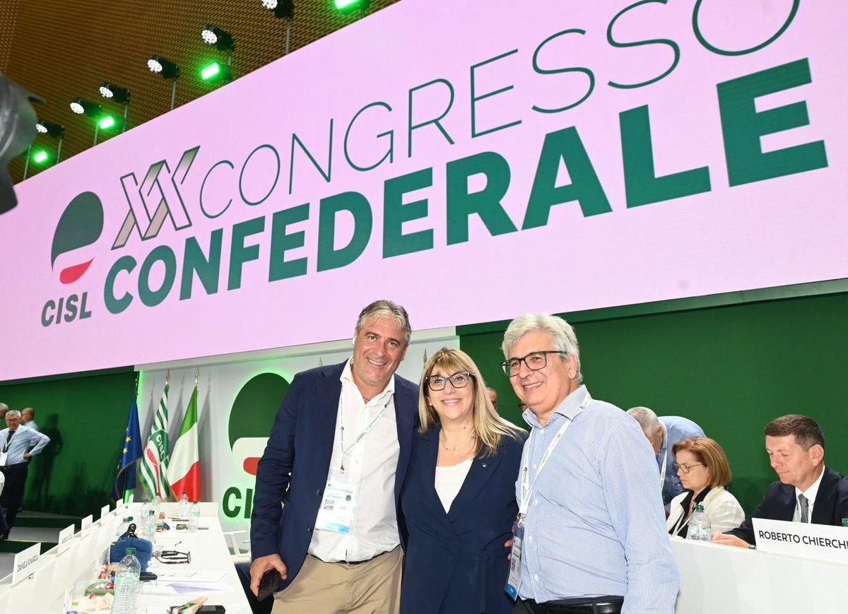 FilcaCisl's tweet photo. La Filca si congratula con la segretaria generale #DanielaFumarola per la rinnovata fiducia dell'organizzazione e augura buon lavoro a tutta la segreteria confederale, per una #Cisl in continuità ma con lo sguardo rivolto al futuro, sempre nell'interesse dei lavoratori. https://t.co/tY1fT1K40n