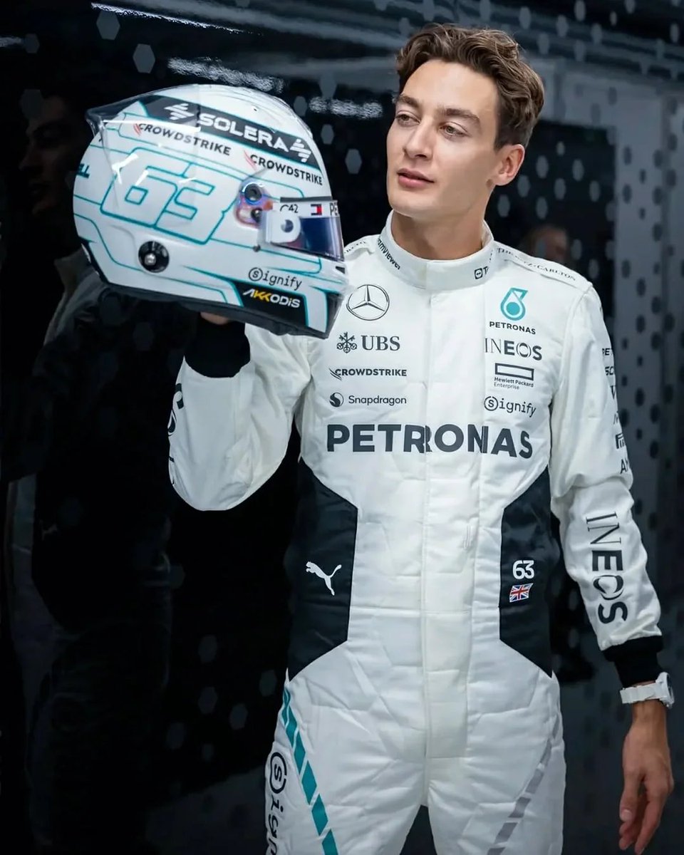 MercedesAMGPCF1's tweet image. Our white suits >>>>
Adidas X white suits ?👀