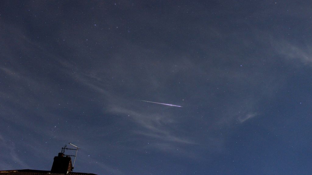 sjb_astro's tweet image. Looking at my past #Perseid meteor pictures and observations in anticipation of this year's display. Here's one from 12 August 2022 at 23:38 UT. In my notes it says "Perseid in Andromeda. Magnitude -3, white, green and pink in colour. Fast speed with a long trail." #Perseids