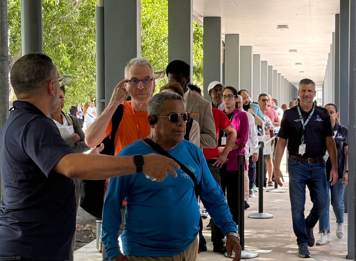 SuptDotres's tweet image. Back-to-school is just weeks away, and we're building something great.
Today’s Career Fair was a major step forward thanks to @MDCPS Human Capital Management. On-the-spot job offers were made to amazing candidates ready to make a difference on day one.
If you missed today’s…
