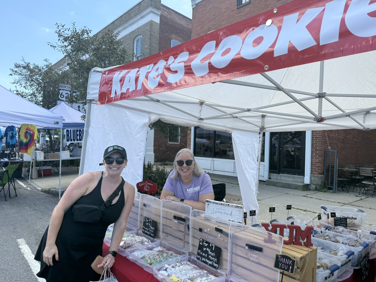 makracker's tweet image. Erin and I had a great afternoon at Burgerfest in Hamburg. Saw our local GOP candidates Beth Farrell Lorentz, Lynne Dixon &amp;amp; Nick Ortiz out talking with voters. Stop by, grab a burger, and support the Hamburg Republican Committee! 🍔🇺🇸🐘