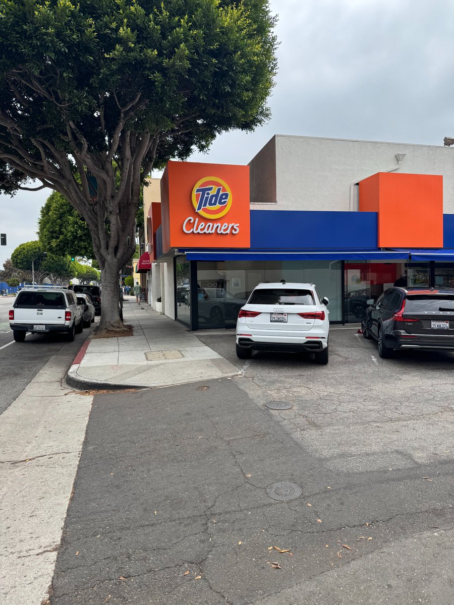 SinaiLawFirm's tweet image. things I learned on my walk this morning
You can make $32.5/hour making orange chicken
Tide is opening dry cleaning retail