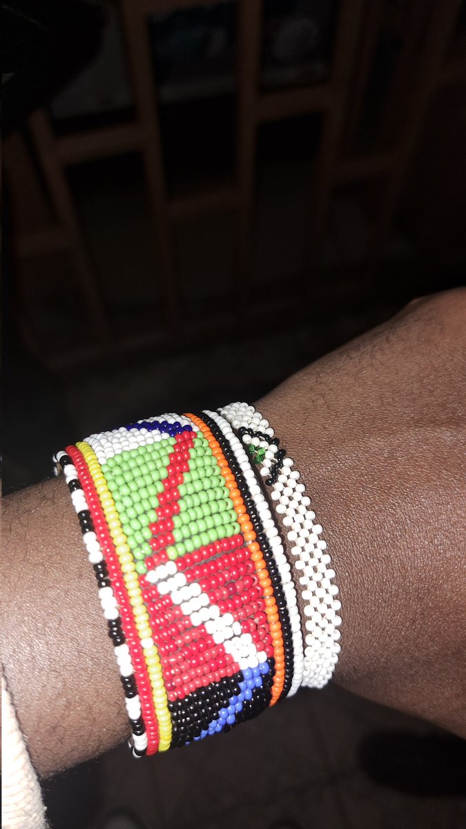 _mafirifiri's tweet image. Kazi ya brother mkubwa ni kumuibia sasa nategea abuy mshipi nipite nayo