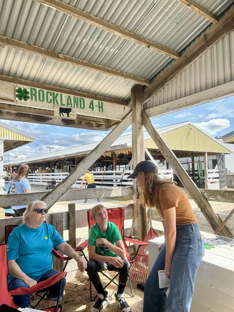 RebeccaforWI's tweet image. Grateful to spend time at the La Crosse County Interstate Fair yesterday talking with bright, young 4-H exhibitors. Their hard work and deep connection to agriculture remind us why we must keep fighting for strong family farms, youth programs, and investment in rural Wisconsin.