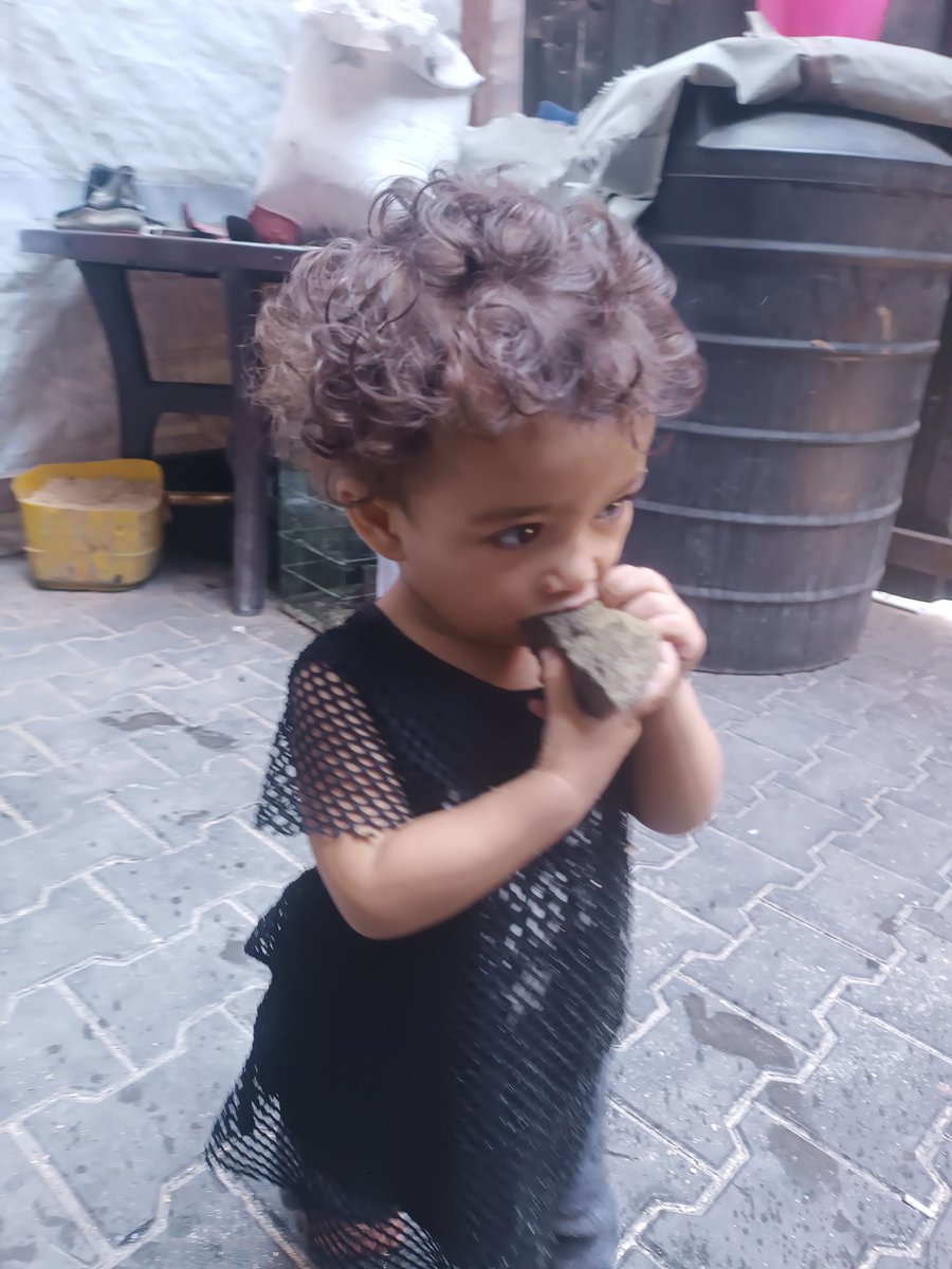 SaharA32452's tweet image. 😭😭😭😭😭😭Please donate and share so others can see her. My children are dying of hunger. Donate so I can buy food, please. chuffed.org/project/129313