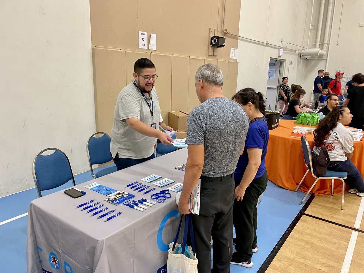 ChicagoCOPA's tweet image. Today, COPA was at the @chicityclerk Mobile City Hall Kick Off event at St. Aloysius Thiele Center. Onsite were city stickers & permits, city agencies, @chicagocitykey ID’s, & community orgs. COPA was providing info on police accountability. #COPAInTheCommunity #MobileCityHall
