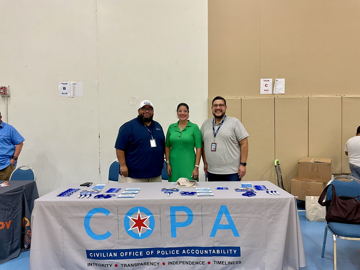 ChicagoCOPA's tweet image. Today, COPA was at the @chicityclerk Mobile City Hall Kick Off event at St. Aloysius Thiele Center. Onsite were city stickers & permits, city agencies, @chicagocitykey ID’s, & community orgs. COPA was providing info on police accountability. #COPAInTheCommunity #MobileCityHall