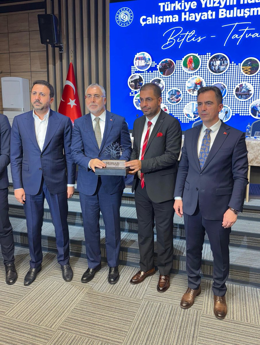 Mehmet ILIK (@mehmet_cma) on Twitter photo Çalışma ve Sosyal Güvenlik Bakanımız Sayın <a href="/isikhanvedat/">Prof. Dr. Vedat Işıkhan</a> Beyefendinin teşrifleri ile gerçekleşen Türkiye Yüzyılında Çalışma Hayatı Programına katılarak MÜSİAD Şubesi olarak katıldık.
Organizasyonda emeği geçen herkese teşekkürlerimizi sunuyoruz.
<a href="/T_Bedirhanoglu/">Turan Bedirhanoğlu</a>
<a href="/ahmetkarakaya37/">Ahmet Karakaya</a> Çalışma ve Sosyal Güvenlik Bakanımız Sayın <a href="/isikhanvedat/">Prof. Dr. Vedat Işıkhan</a> Beyefendinin teşrifleri ile gerçekleşen Türkiye Yüzyılında Çalışma Hayatı Programına katılarak MÜSİAD Şubesi olarak katıldık.
Organizasyonda emeği geçen herkese teşekkürlerimizi sunuyoruz.
<a href="/T_Bedirhanoglu/">Turan Bedirhanoğlu</a>
<a href="/ahmetkarakaya37/">Ahmet Karakaya</a>