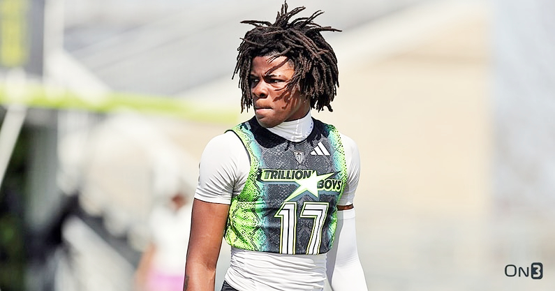 Dave Keefer (@davekeefer) on Twitter photo USC leads for 2027 4-star WR Quentin Hale but others pushing:
Click here: on3.com/rivals/news/us…
Other programs are making a serious run at Quentin (LA Cathedral) but he might not be going far to play college football.
<a href="/QuentinHalee15/">Quentin Hale 4⭐️</a> @phantomfootball <a href="/CoachV_50/">Coach Vince ( Cathedral High)</a> <a href="/CoachJabari8/">Coach Jabari Jefferson</a> USC leads for 2027 4-star WR Quentin Hale but others pushing:
Click here: on3.com/rivals/news/us…
Other programs are making a serious run at Quentin (LA Cathedral) but he might not be going far to play college football.
<a href="/QuentinHalee15/">Quentin Hale 4⭐️</a> @phantomfootball <a href="/CoachV_50/">Coach Vince ( Cathedral High)</a> <a href="/CoachJabari8/">Coach Jabari Jefferson</a>