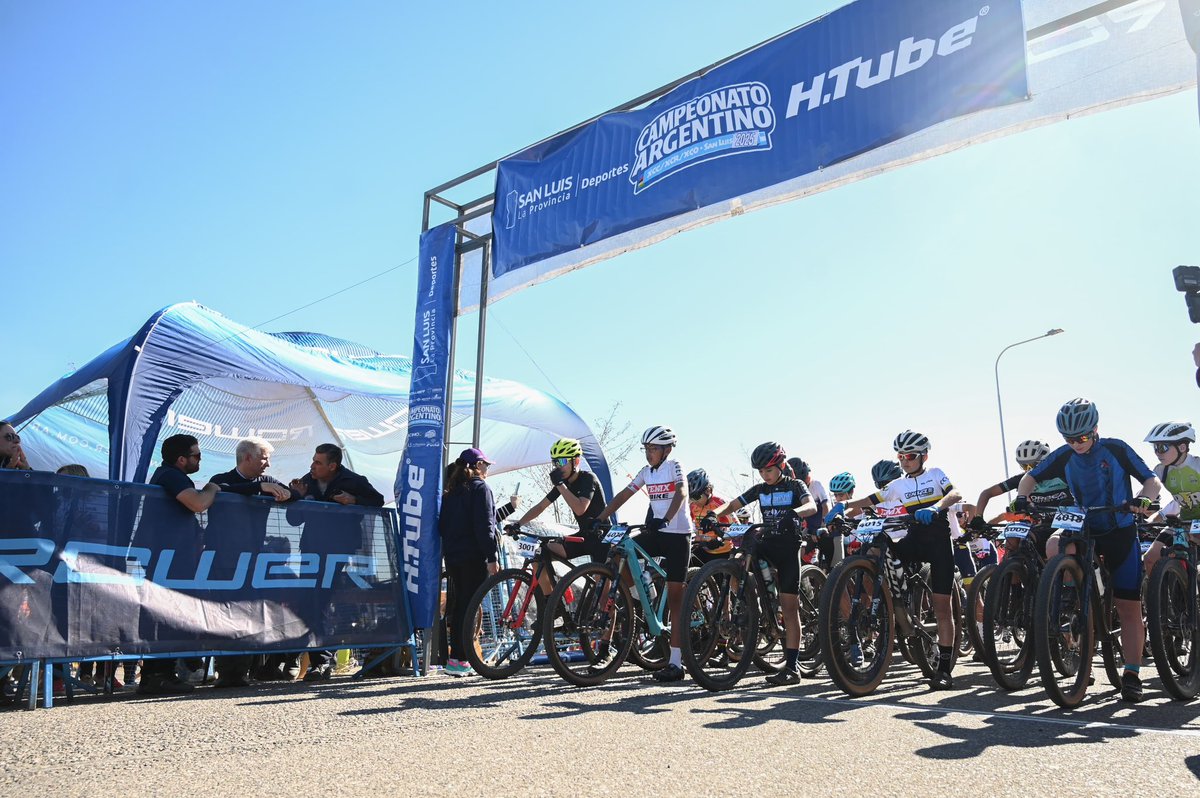 Visité el predio de la Casa de Gobierno (Terrazas)  donde se realiza el campeonato argentino de ciclismo de mountain bike. Una gran participación de todas las edades y de distintas Pcias argentinas  y un excelente nivel de los ciclistas. Muy bien !!