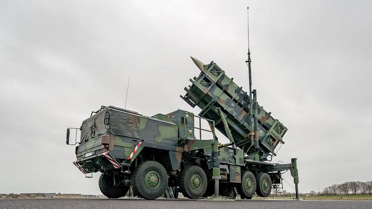 BRICSinfoar's tweet image. 🇷🇺🚨دميتري ميدفيديف:
روسيا ستضرب أوكرانيا قبل وصول نظام باتريوت إليها.