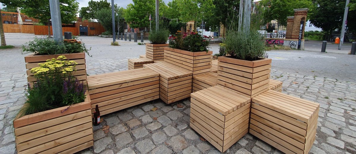 Die gleichen Hirnentkernten, die für einen Holzstapel
45000 Euro ausgeben, wollen Privatunternehmen enteignen, weil sie denken, sie könnten es besser.
Ich brech ab.