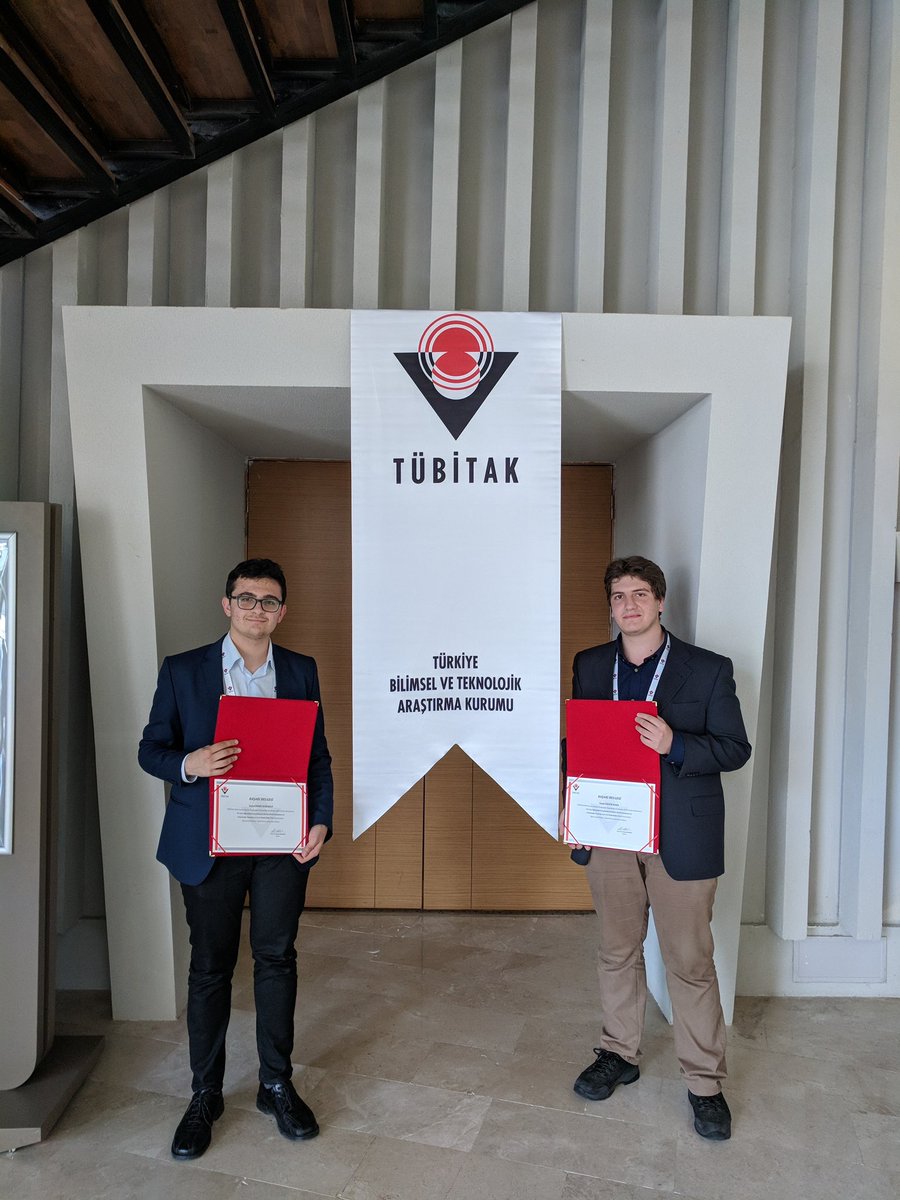 ozgurkara99's tweet photo. TÜBİTAK —> Silikon Vadisi serisine bir ekleme daha,

🇺🇸 2025 Googleplex (bu sefer intern olarak kampüs içinden)
🇺🇸 2024 Google Mountain View (kampüs dışından)
🇹🇷 2018 Türkiye (TÜBİTAK)
@KarakayDeniz https://t.co/29pCg4kQJ9