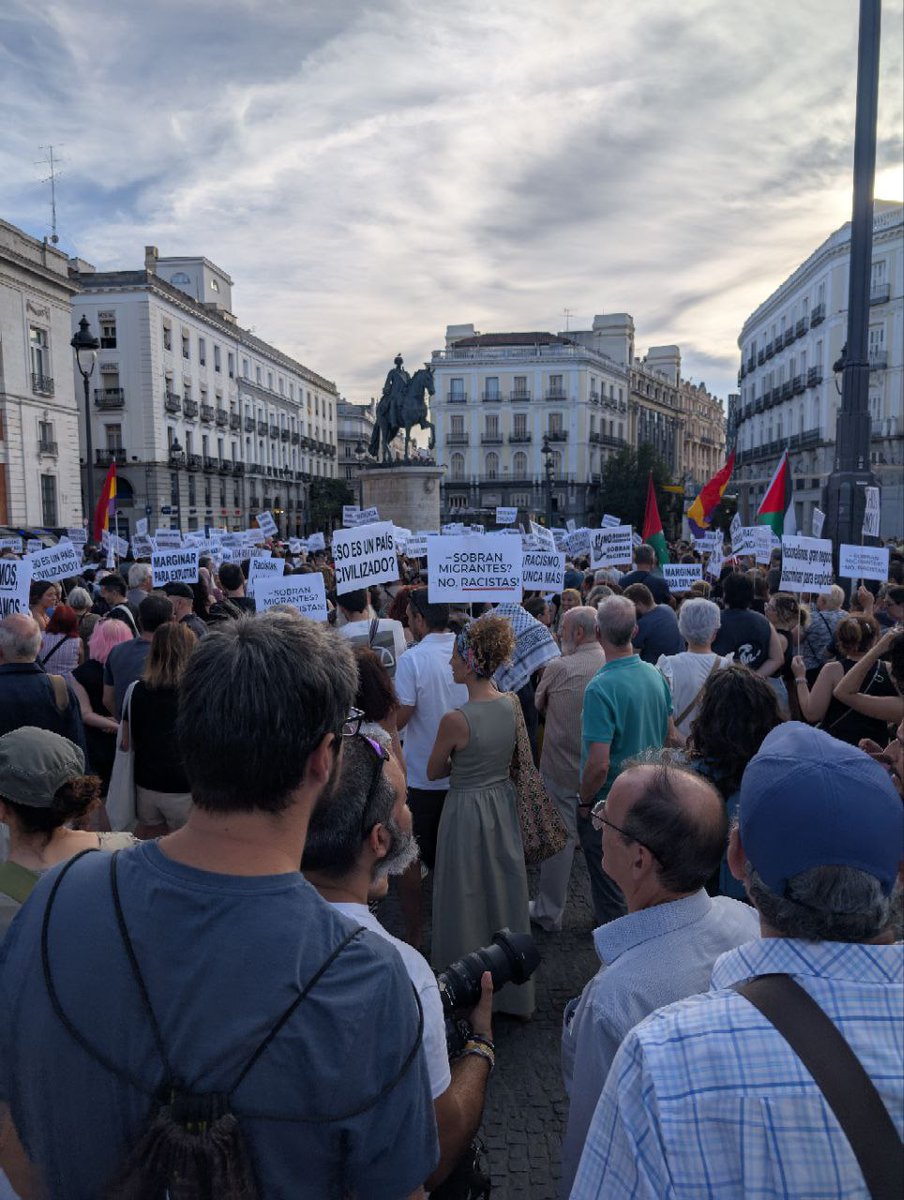Directo 📸

📍Concentración en Madrid en estos momentos en la Puerta del Sol en respuesta a la ofensiva racista que la extrema derecha impulsa contra las trabajadoras migrantes.

🗞️ Noticia: poderpopular.info/2025/07/15/cit…