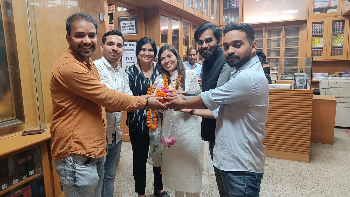 सर्वोच्च न्यायालय में हमारी साथी एसोसिएट्स, राष्ट्रवादी अधिवक्ता <a href="/advsmritikumari/">Adv. Smriti Kumari</a> जी को सुप्रीम कोर्ट बार एसोसिएशन चुनाव 2025-26 की पुनर्मतगणना में दुबारा भव्य जीत की हार्दिक बधाई शुभकामनाएं।
#SupremeCourt #advocate #supremecourtofindia #SCBA #SupremeCourtBarAssociation
#lawyer