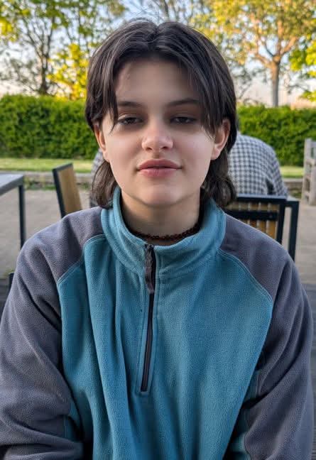 Gardaí are seeking the public's assistance in tracing the whereabouts of 13-year-old Talia Gordon, who is reported missing from her home in Dublin 4 since this morning, Saturday 19th July 2025.

Talia is described as being approximately 5 foot 3 inches in height, with a slight