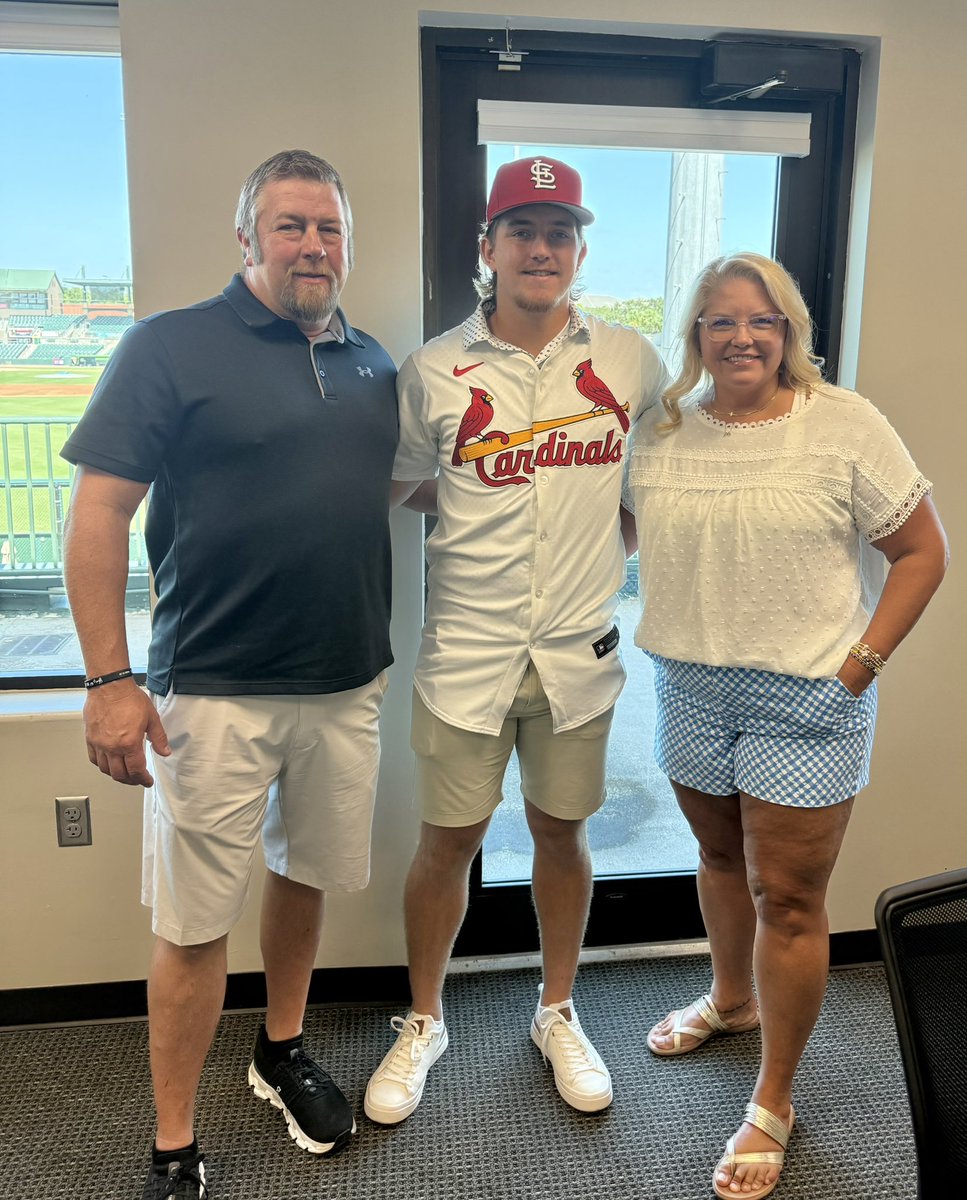 RidgeMom2224's tweet image. @ethanyoung1’s dream in ink.
Let’s go, @Cardinals ! ♥️
#countingallourblessings