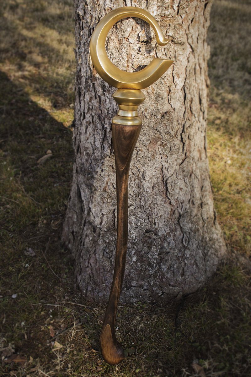Organizing my folders and I'm still proud of the Devola/Popola staff i made a few years back. The gold loop was carved out of layered pvc board lol
❤️
#nier
