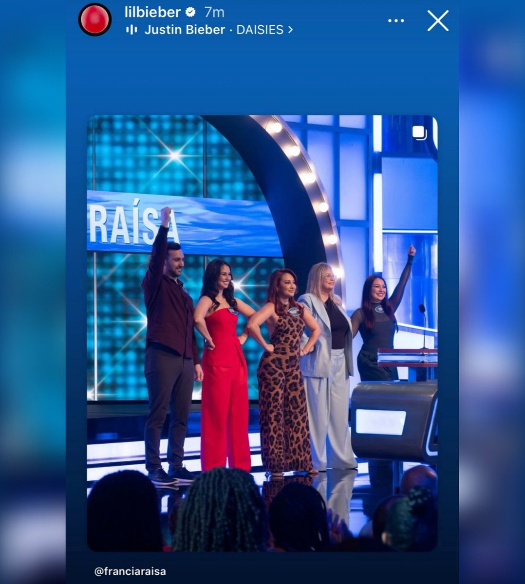 selovelenaa's tweet image. francia raisa and justin bieber interacting with each other on insta, they know what they're doing. this is so weird.