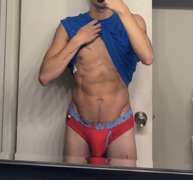 OBrayXXX's tweet photo. What’s underneath… https://t.co/SgGT0AxmOw