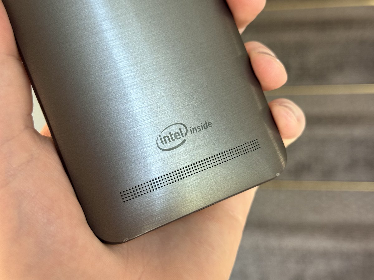 SnazzyLabs's tweet image. You guys have no idea idea how hard it is to find a phone that nobody gives a crap about in decent condition. This acquisition is 6-months in the making! Video coming eventually on Intel’s massive x86 Android failure.