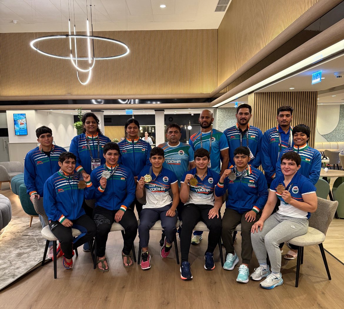 wfi_wrestling's tweet image. 🇮🇳 Senior Women’s Wrestling Team shines in 🇭🇺 Budapest with 🥇2 Gold, 🥈2 Silver &amp;amp; 🥉2 Bronze at the ongoing UWW Ranking Series!
India stands 1st in the team rankings! 
A powerful display of talent and determination! 💪🔥
@YASMinistry @Media_SAI 
 #Wrestling #UWW #WomenPower