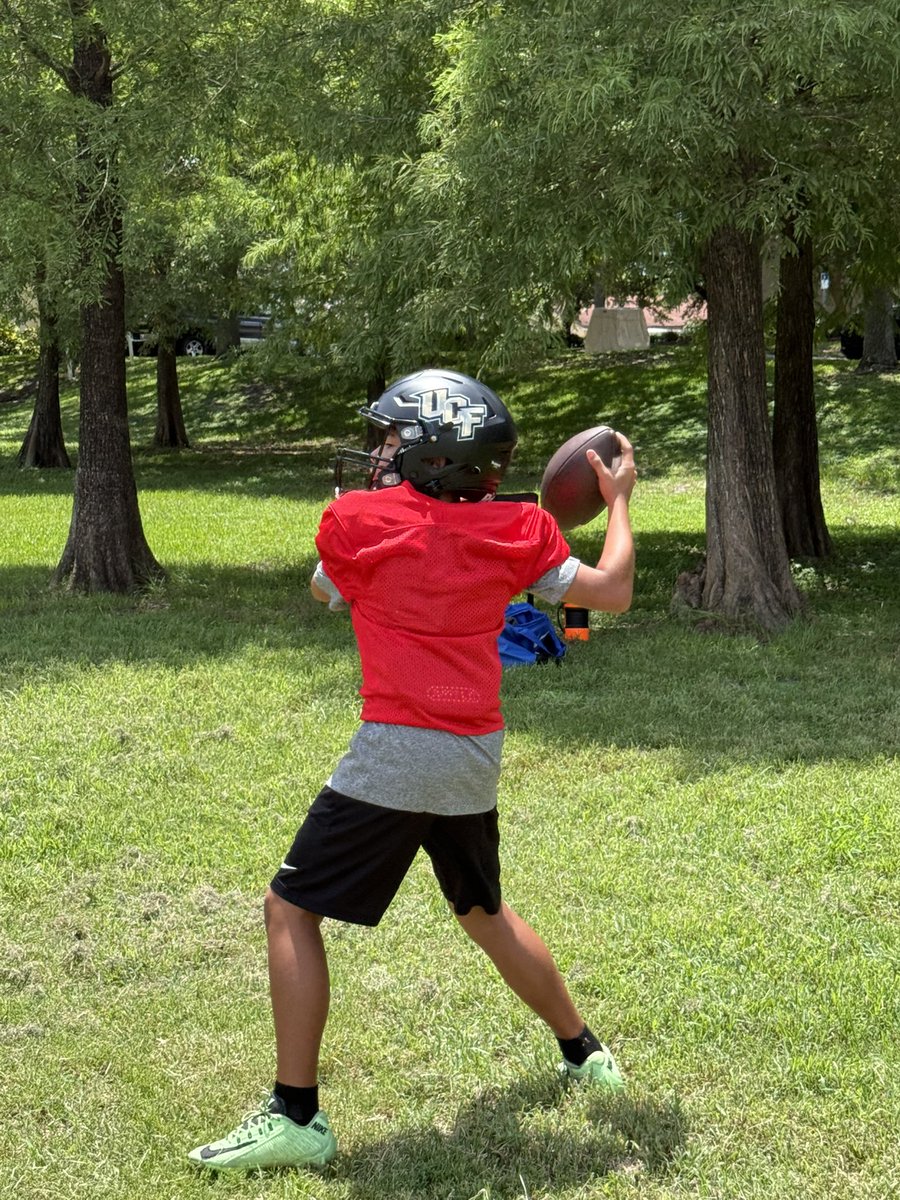 miles_flash's tweet image. Gotta keep pushing. Every day, get better!! Getting game ready!! Thank’s @qbslack12 @NFA_Coach @lions_popwarner