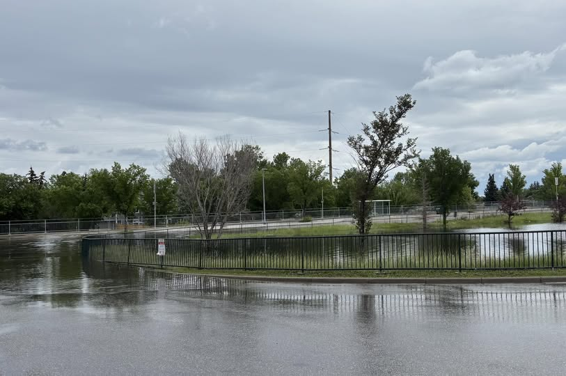 Sheldon4Ward4's tweet image. This is the LRT parking lot the City of Calgary plans to redevelop with more housing under its Transit-Oriented Densification strategy.
According to the City, the existing drainage, sewer, and water infrastructure is in great shape and can easily handle the increased demand.…