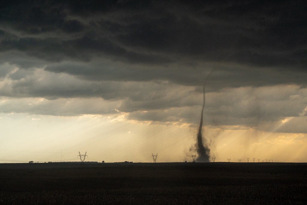 JakobWX's tweet image. One of the craziest chase stretches that I’ve ever had was May 14-16 this year. Absolute grinds to each target, but yielding highly photogenic tornadoes.
📍 Hershey, NE - 5/14/25
📍 Montevideo, MN - 5/15/25
📍 Blodgett, MO - 5/16/25