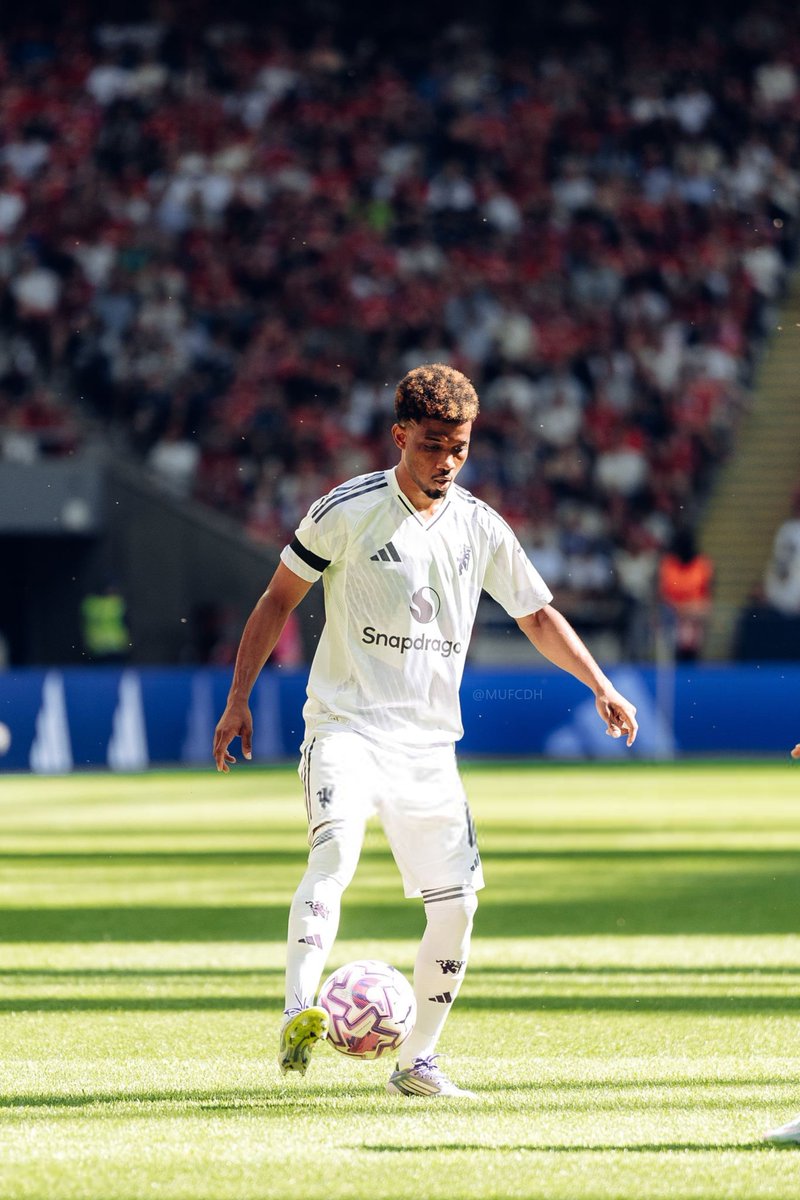 🚨🚨🚨No Manchester United fan should have less than 1k followers. 

Drop your handles and follow anyone that likes your comment. 

Repost 🔁
Follow me ❤️

Let's connect ❤️