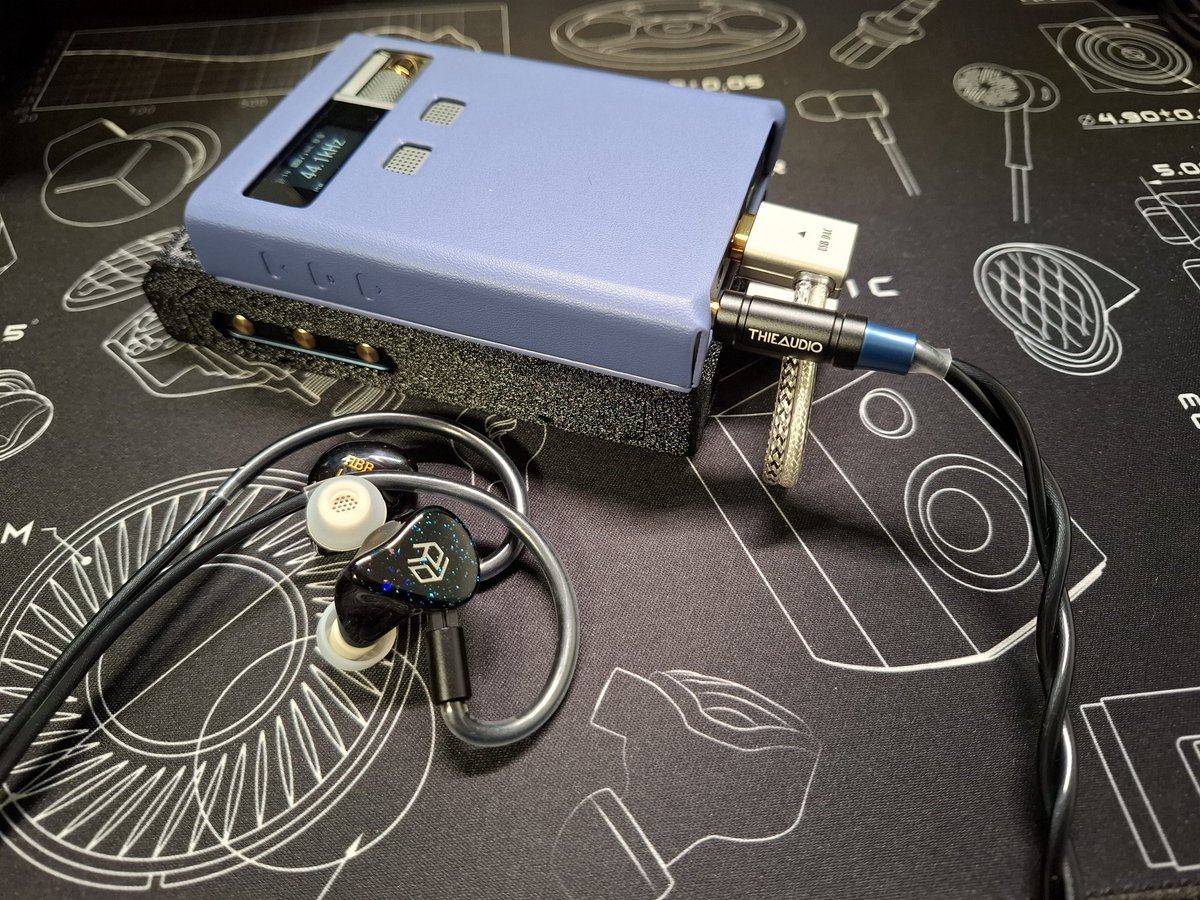 XYZ_tsukuru's tweet image. 今宵はM21とCayin RU9でᖰ😊ᖳ🎵
そろそろFIIO M21ケース在庫追加できるかも🤔？
