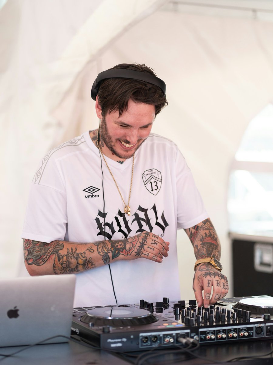 🎧 The soundtrack to the city’s best Sunday? Locked in.
This year at GOAL MTL, DJ Psychology, Mr. Notre-Dame, and Baroque Agency are stepping up to the decks to keep the vibes flowing all day. 
⚽ Football. 🎶 Music. 🌭 Food. 🌱 Community.
Sunday, July 27 | Percival Molson | Free