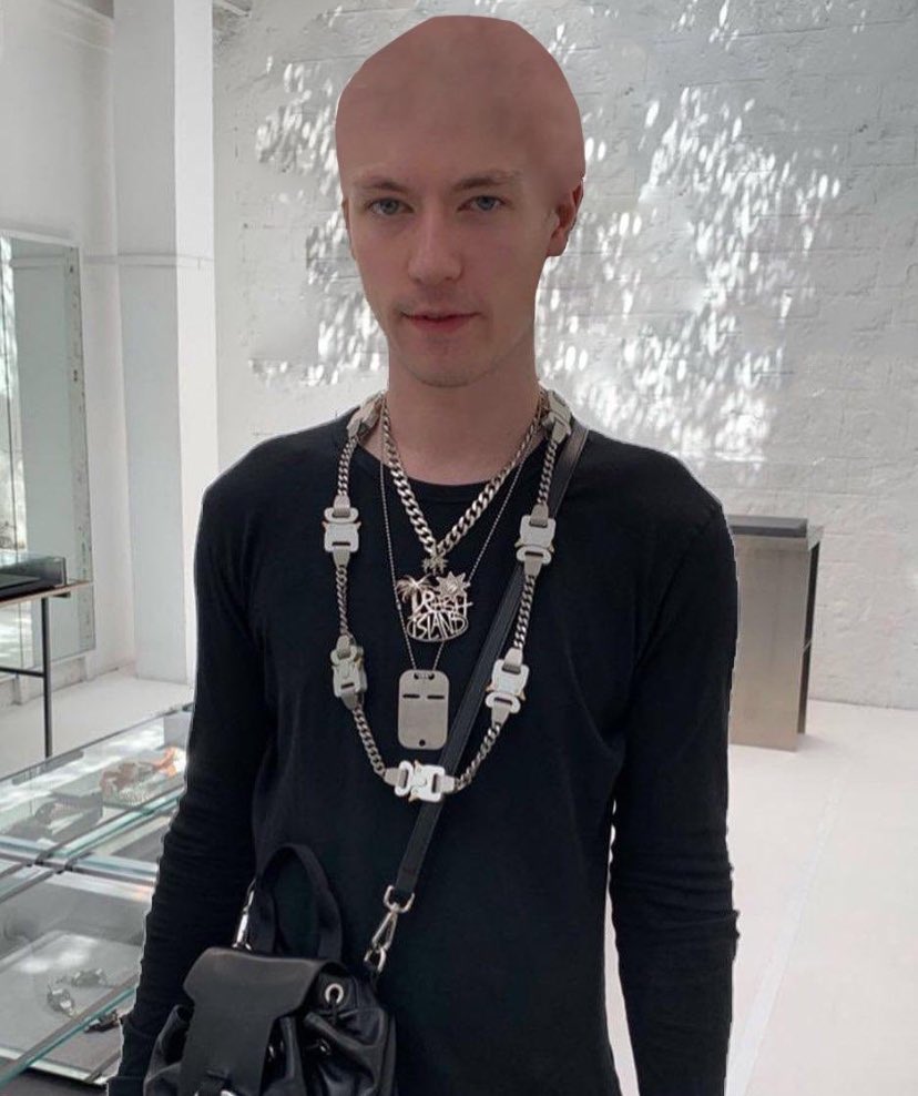 bladeechic's tweet image. Bladee who’s recently been balding has now been spotted in blonde Aliexpress wig.