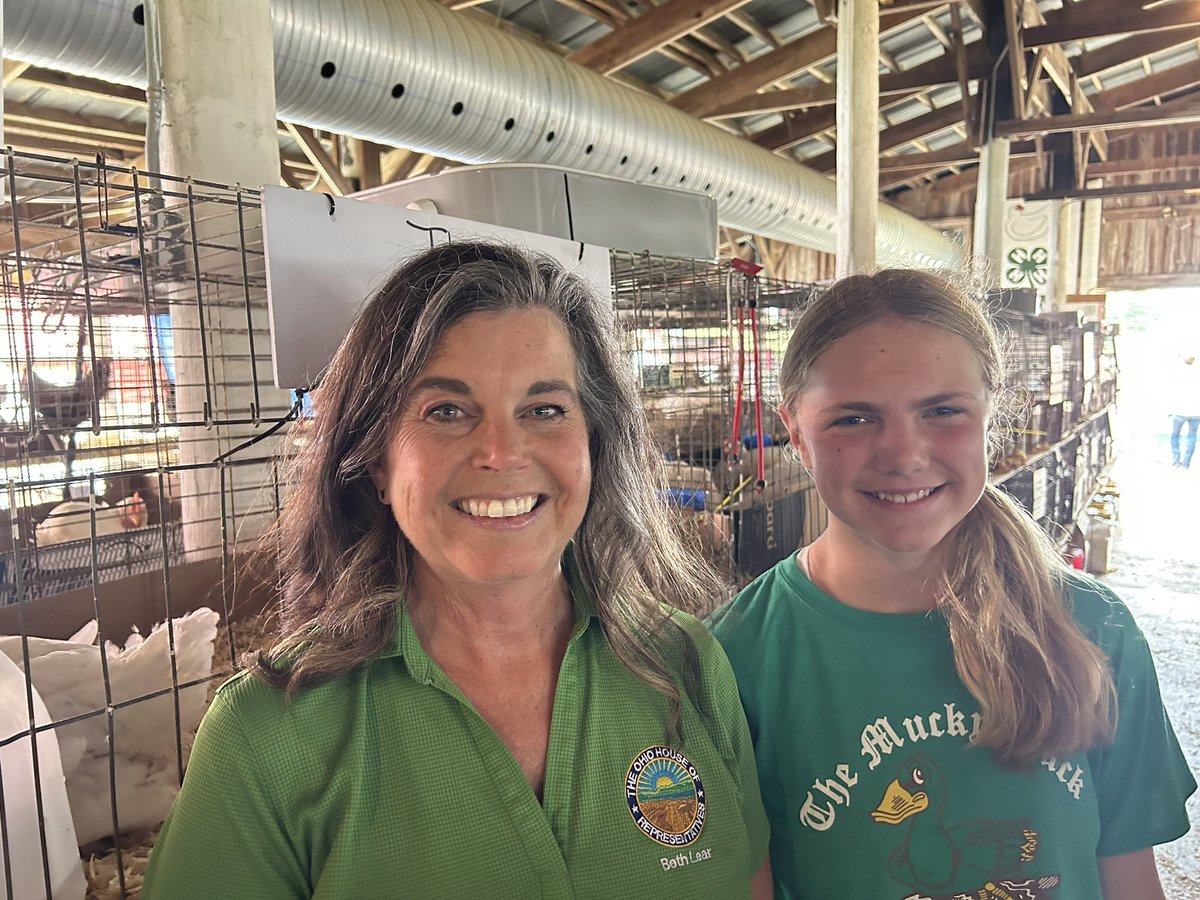 Lear4Liberty's tweet image. What time is it?
☀️great weather
☀️delicious food
☀️beautiful animals
☀️happy 4-Hers
It’s Knox County Fair time! And I’m so excited about their new hog barn funded with help from last year’s Capital Budget. Thanks for the tour Jim Ruhl and Todd Carpenter! And special thanks for…