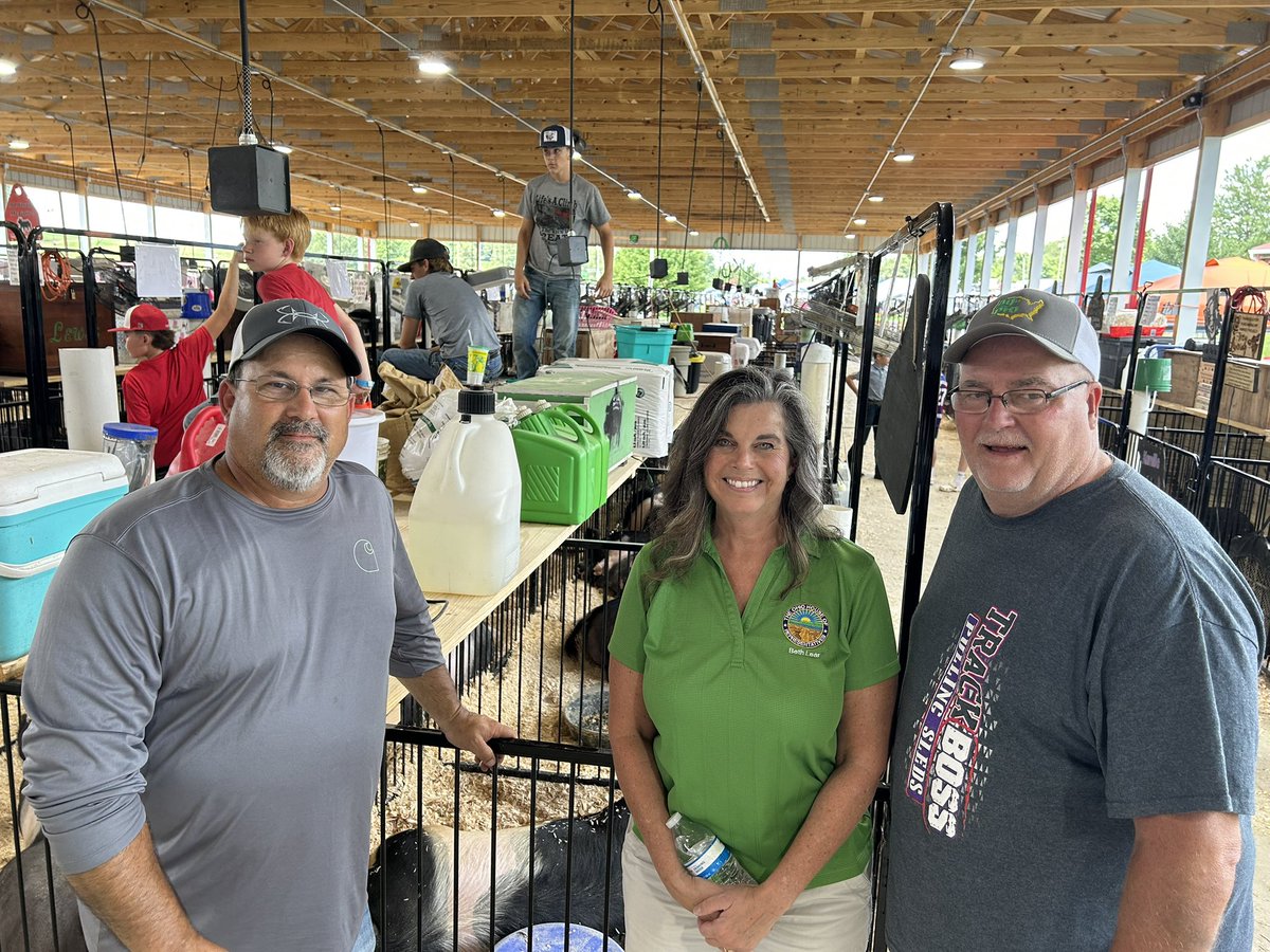 Lear4Liberty's tweet image. What time is it?
☀️great weather
☀️delicious food
☀️beautiful animals
☀️happy 4-Hers
It’s Knox County Fair time! And I’m so excited about their new hog barn funded with help from last year’s Capital Budget. Thanks for the tour Jim Ruhl and Todd Carpenter! And special thanks for…