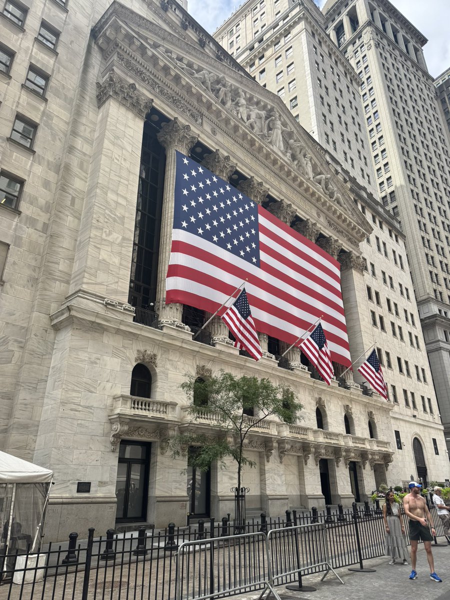 pepemoonboy's tweet image. Quick weekend trip to NYC.
Couldn’t leave without a visit to the heart of American finance: Wall Street.
$HOOD