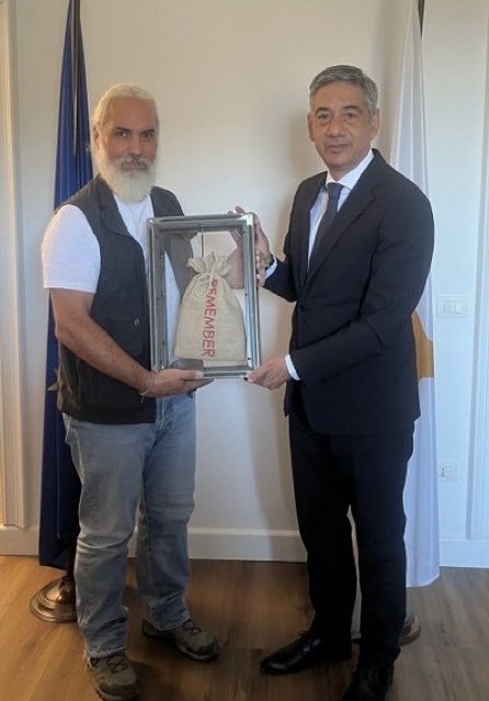 Cyprus in Italy (@cyprusinitaly) on Twitter photo Cerimonia di consegna di una delle opere d’arte della mostra “CYPRUS MEMORY”, degli artisti Vassilis Vassiliades 🇨🇾 e Laura Mega 🇮🇹, generosamente donata dall’artista <a href="/VassiliadesVas/">Vassilis Vassiliades</a>. L’opera è stata ricevuta dall’Ambasciatore <a href="/ChristofidesY/">Yiorgos Christofides</a> per conto dell’Ambasciata della Cerimonia di consegna di una delle opere d’arte della mostra “CYPRUS MEMORY”, degli artisti Vassilis Vassiliades 🇨🇾 e Laura Mega 🇮🇹, generosamente donata dall’artista <a href="/VassiliadesVas/">Vassilis Vassiliades</a>. L’opera è stata ricevuta dall’Ambasciatore <a href="/ChristofidesY/">Yiorgos Christofides</a> per conto dell’Ambasciata della