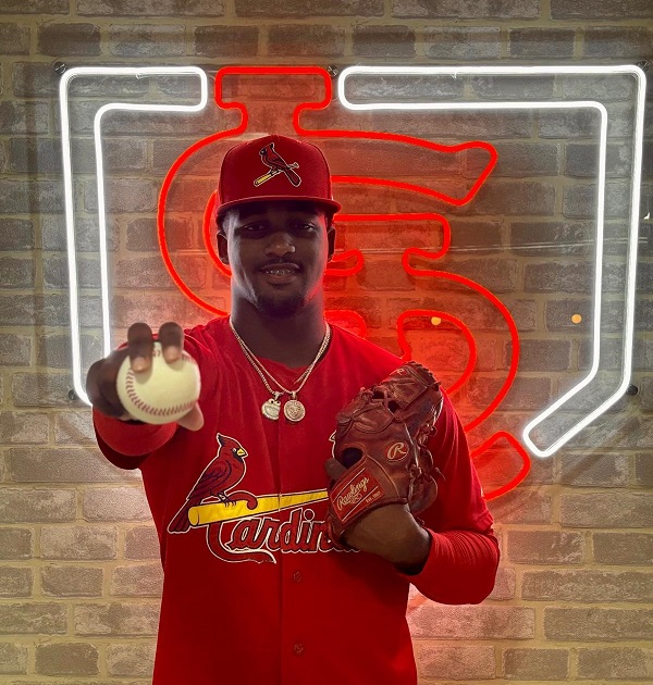 CardsPlayerDev's tweet image. Congratulations to 3B Edward Guribe & RHP Branneli Franco on being named 2025 DSL All-Stars!
Guribe, 18, is slashing .276/.388/.490 with 13 XBH, 20 RBI & 18 R through 27 games.
Franco, 18, owns a 2.57 ERA, 0.86 WHIP and .167 opp. average through 5 appearances.
The DSL All-Star…