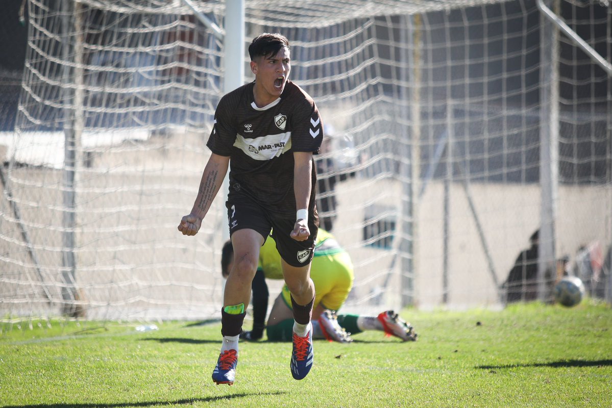 inferiorescap's tweet image. #JuvenilesLPF #SextaDivisión
🔚 Final
✅ ¡Goleó Èl Calamar🦑! Fue 4-0 sobre Aldosivi (MdP) en el último partido de la pendiente fecha 10.
⚽️ Tomás Raimundo, Isaías Guzmán, Fausto San Pedro de penal y 🎥 Renzo Chiarello.
#SiemprePlatense🤎