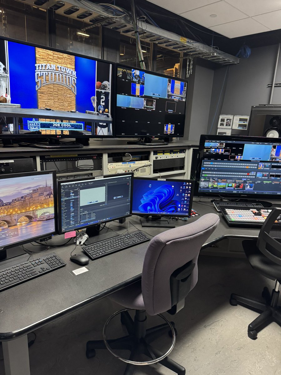 markslezak2's tweet image. Come check us out!! The Titan Radio and TV studios are open to the public from 2-4pm!!!
All part of Small Town Saturday in New Wilmington😎😎😎😎😎😎😎😎😎
@WCN247 @WC_Titans @WCtitansFB @WC_WBB @Westminster_MBB