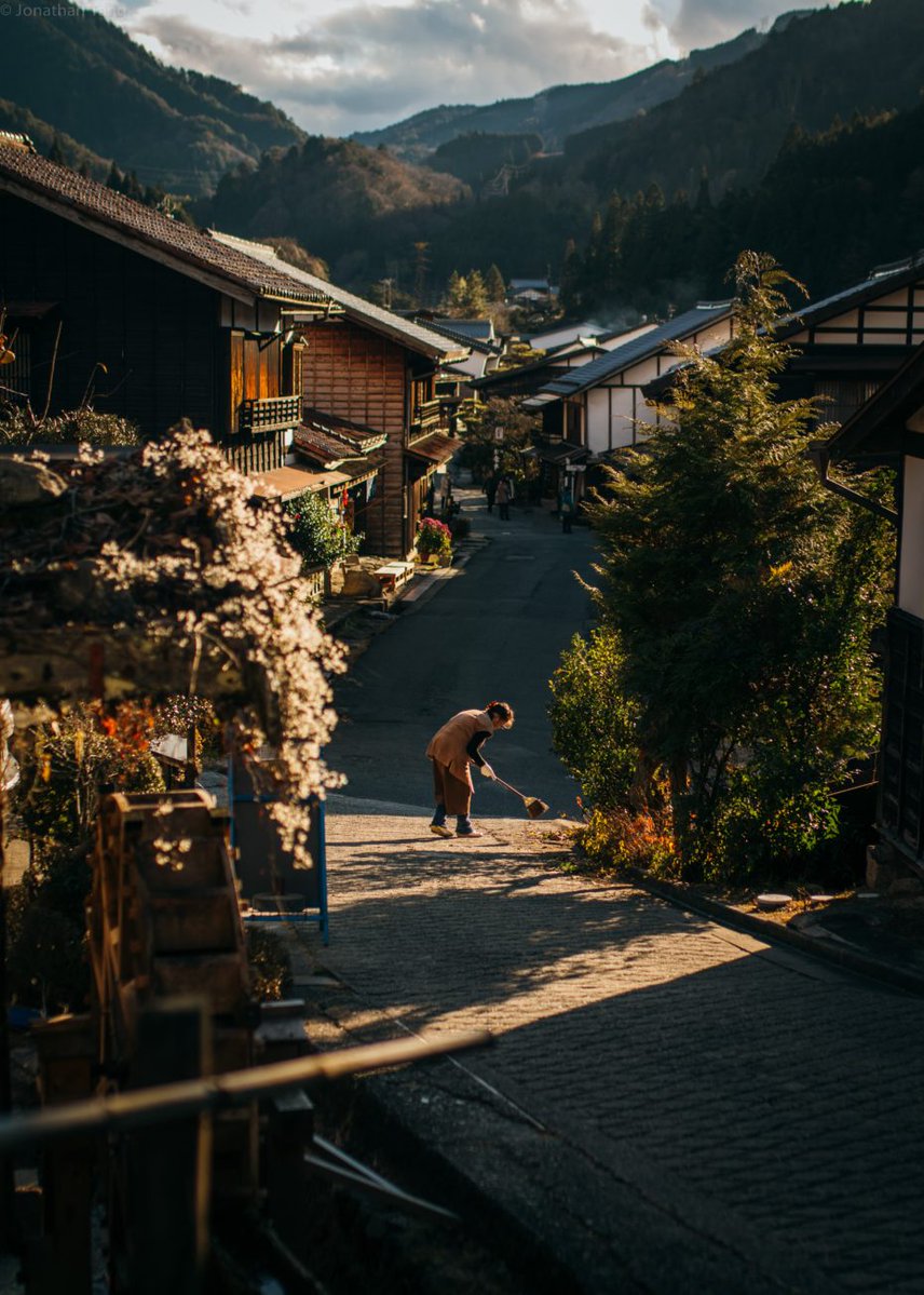 HanabiCommunity's tweet image. Jusqu’au 7/9, admirez «Les 53 Stations du Tōkaidō» de Hiroshige au MAO de Turin. Pensée comme un projet marketing avant l’heure, cette série célébrait la Tōkaidō, route parcourue par des milliers de voyageurs. Aujourd’hui, ce coup de génie publicitaire est devenu un chef-d’œuvre.
