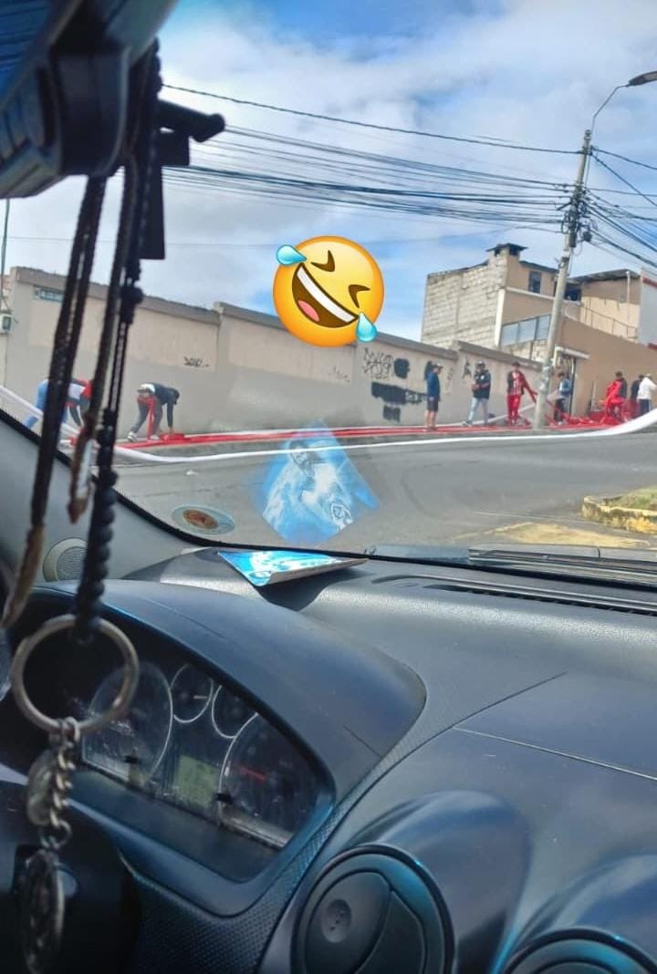 idolodeambato's tweet image. Ayer les caímos donde guardan los trapos, les rayamos todo. 
No duerman, veran que les digo, no duerman. 
Hoy como locas asustadas sacaron las cosas a guardar en otro lado que también ya sabemos. JAJAJAJAJAJA no son nada.