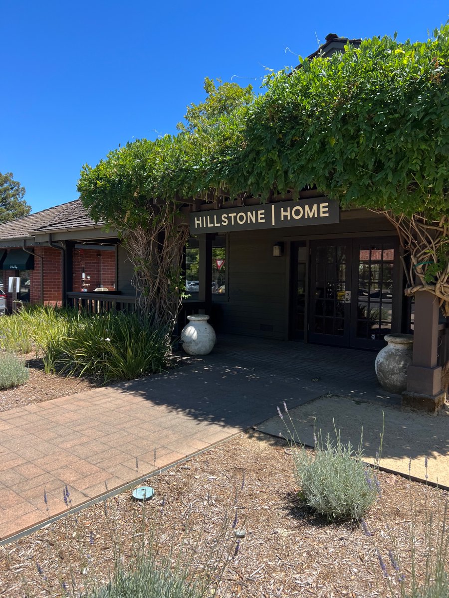 realJubileeJim's tweet image. Me: Mom, can we get Hillstone?
Mom: No, we have Hillstone at home
Hillstone at home: