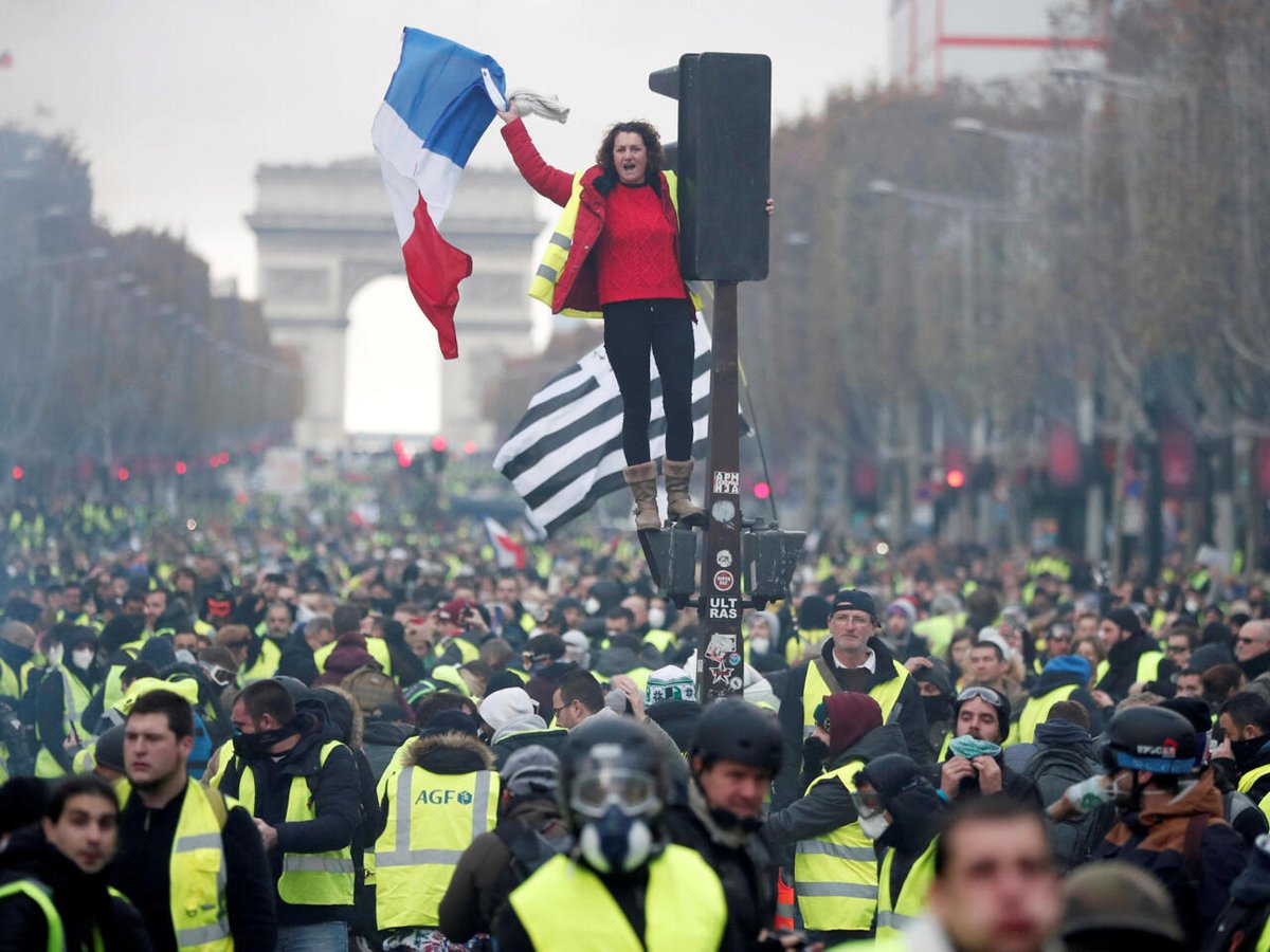 🔴 FLASH | De plus en plus d'appels à la révolution, à la manière des Gilets Jaunes, sont en train de (re)naître sur les réseaux au nom de la France "qui paie" au point d'inquiéter le gourvernement. 💸