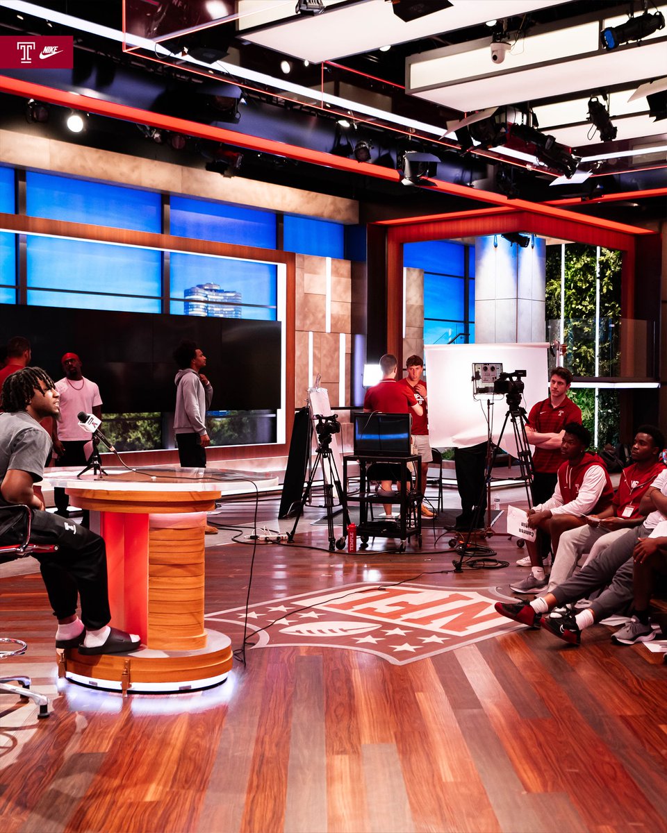 Temple_FB's tweet image. Had ourselves a great day at @NFLFilms touring their facility and meeting some of the talented people behind the scenes! π€©
#TempleTUFF